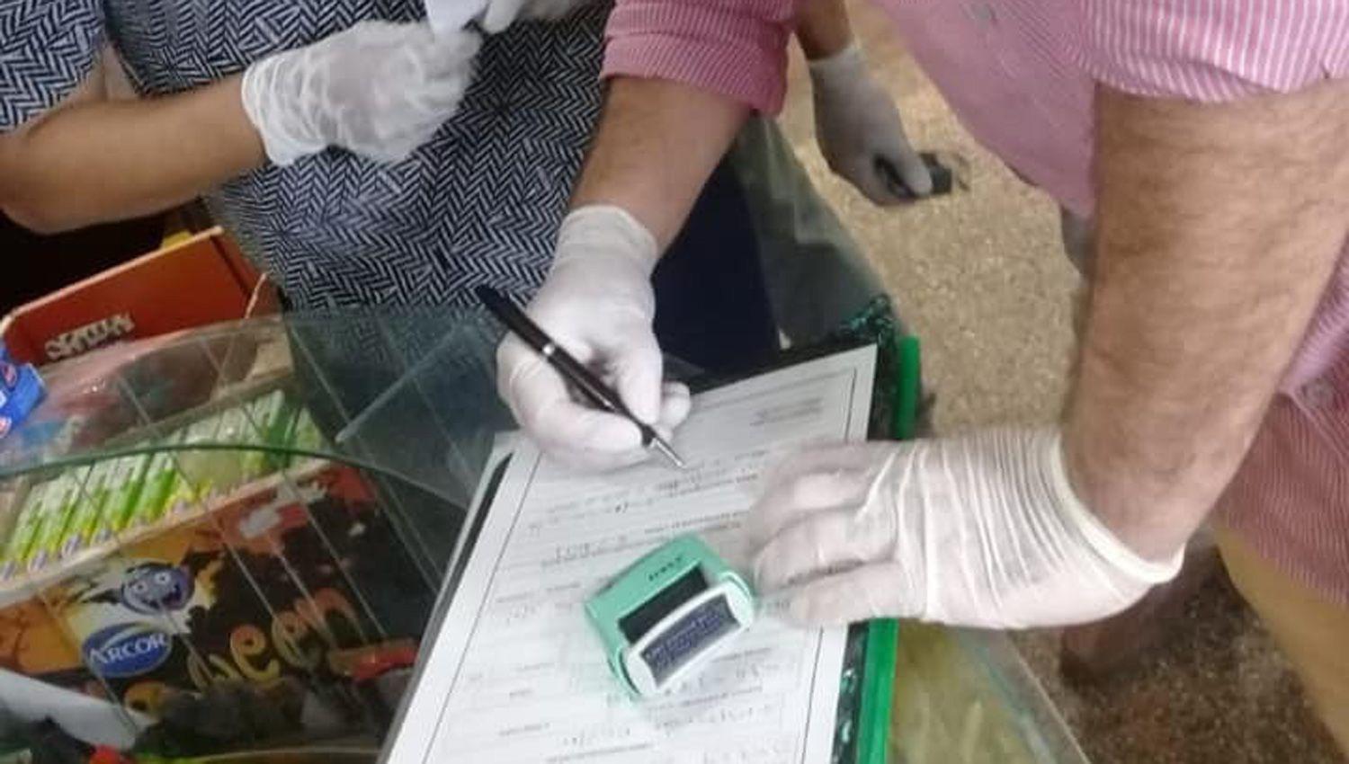 Siguen los abusos de precios en comercios de Friacuteas y hubo que proceder a nuevas clausuras