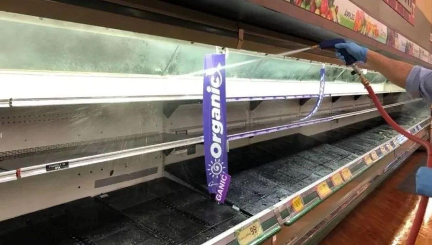 Broma de mal gusto- tosioacute en las goacutendolas de suacuteper y tuvieron que tirar 2 millones de pesos en comida