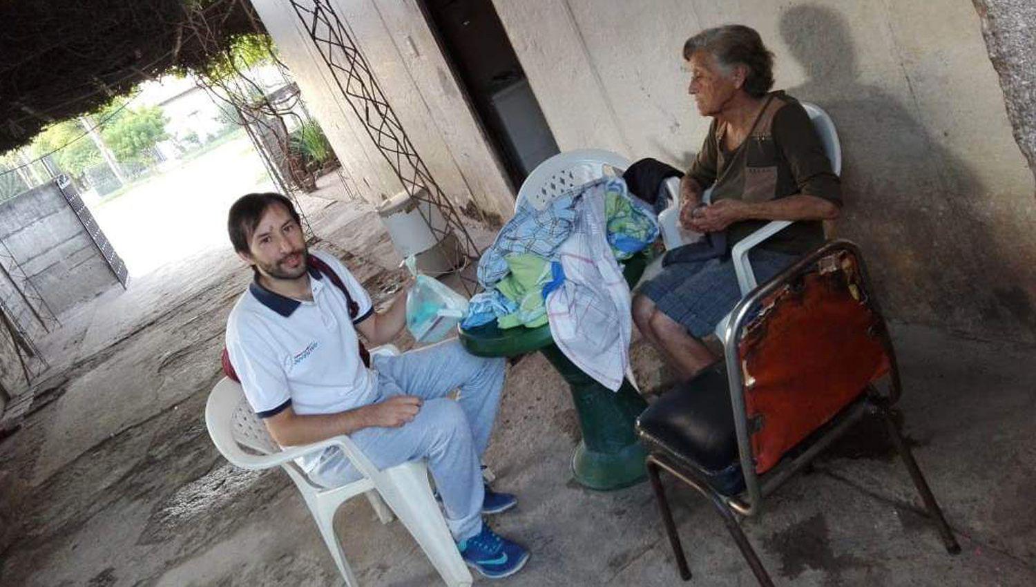 NO A LA SOLEDAD El �rea de Juventud diagramó este servicio que se ofrece gratuitamente a todos aquellos que no tienen familiares o allegados que puedan hacer las compras de medicamentos comestibles o tr�mites urgentes
