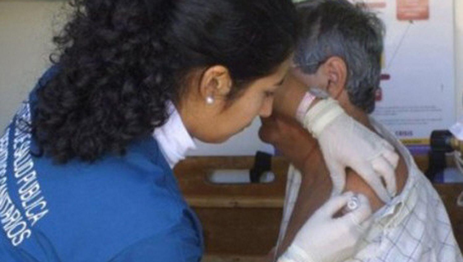 El Instituto aclaró que la vacuna antigripal no protege contra el coronavirus pero ayuda a disminuir
las complicaciones vinculadas al virus de la influenza que predomina en invierno