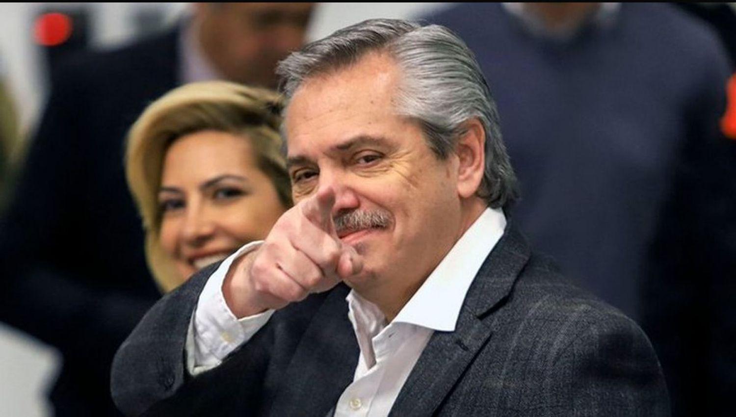 En las redes sociales saludan al presidente por su cumpleantildeos