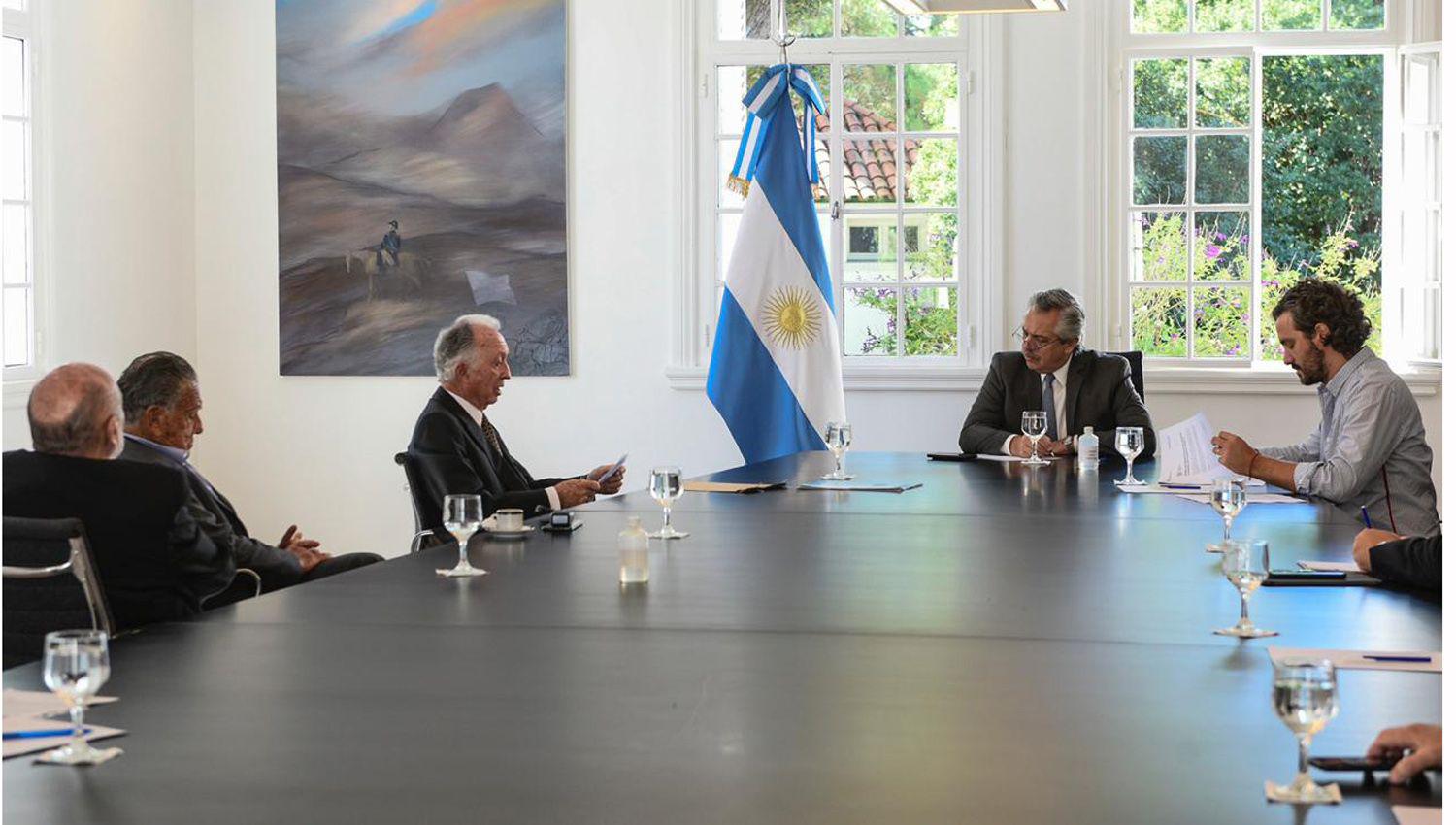 El Presidente recibioacute a la Caacutemara Argentina de Comercio