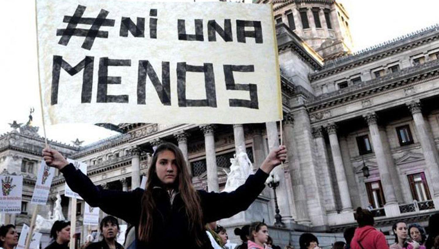 Feministas piden al Presidente Fernaacutendez medidas contra la violencia de geacutenero