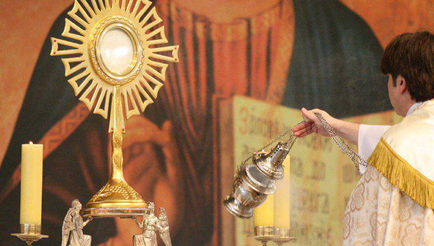 En tiempos de aislamiento obligatorio preventivo los p�rrocos oficiar�n misas y las
transmitir�n por diversas vías de comunicación