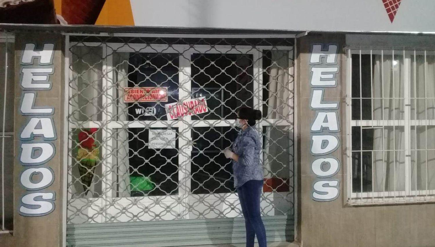 Clausuraron otros dos locales de la ciudad Capital por violar el aislamiento