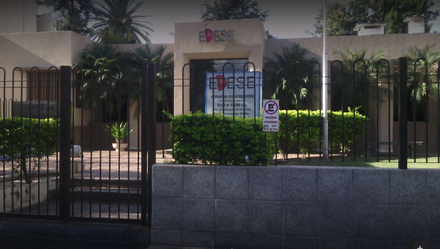 Edese dispone oficina moacutevil para facilitar pagos a vecinos