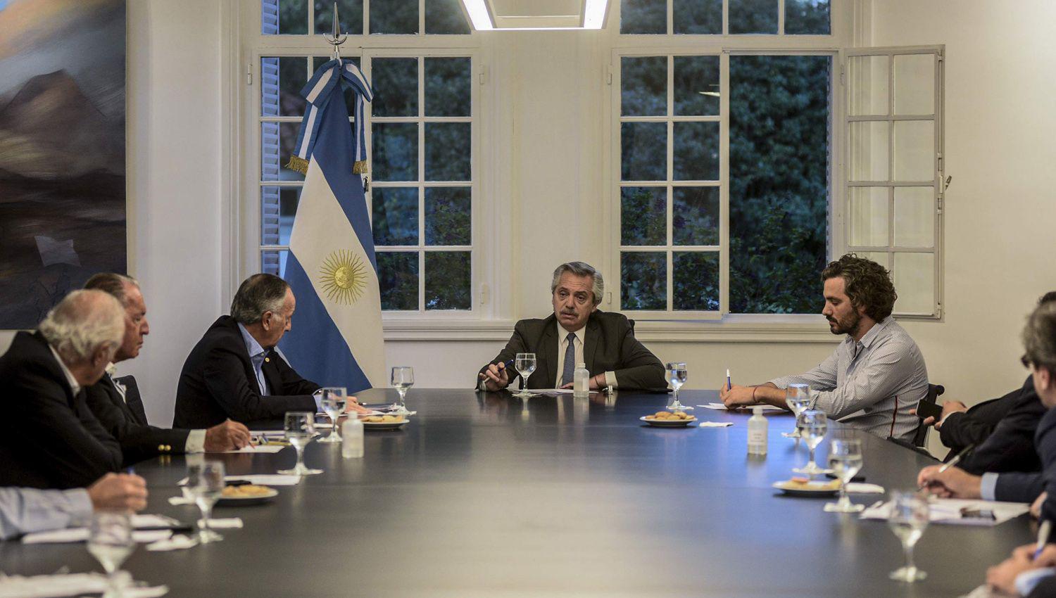 Fern�ndez recibió en la Residencia
de Olivos a la conducción
de la Unión Industrial Argentina
encabezada por su titular Miguel
Acevedo