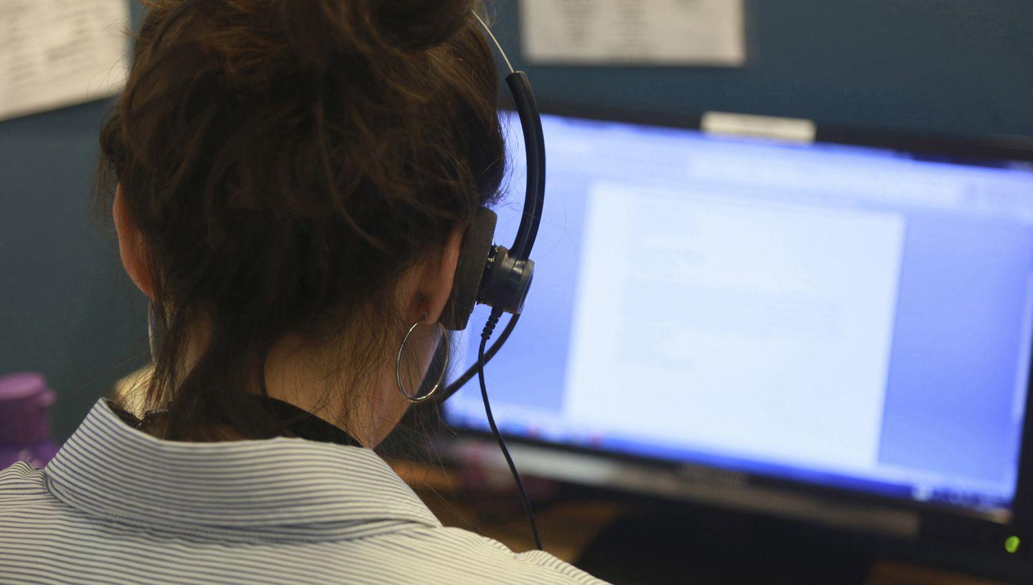 Se realiza a través de una llamada o mensaje por WhatsApp