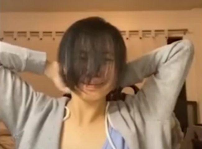 Video- sin peluqueriacutea por la cuarentena quiso cortar su propio cabello y terminoacute siendo viral