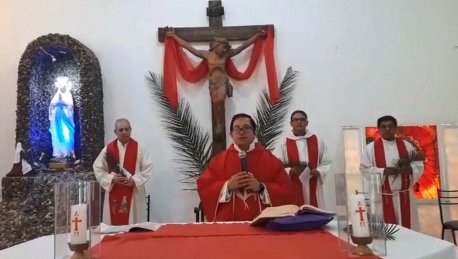 Los sacerdotes del Decanato Banda comenzaron Semana Santa en la parroquia de Lourdes