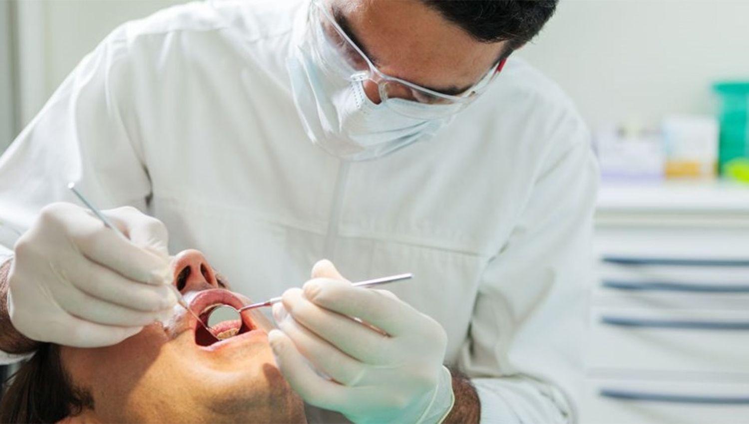 La situacioacuten de los odontoacutelogos en Santiago del Estero- Tenemos una caiacuteda del 95-en-porciento- de nuestros ingresos