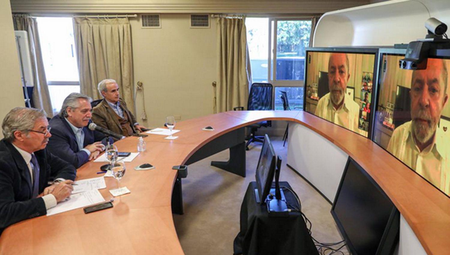 Coronavirus COVID-19- el Presidente mantuvo una videoconferencia con miembros del Grupo de Puebla