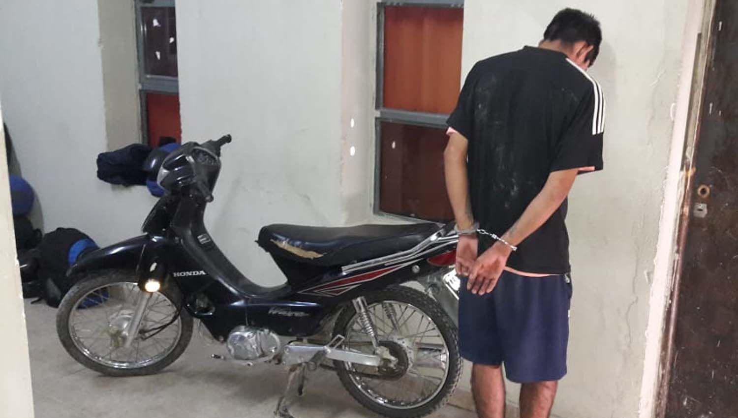 Recuperan una motocicleta robada y apresan al autor del iliacutecito
