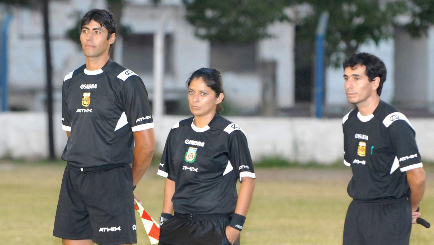 Andrea Loto- ldquoUn jugador de Comercio me besoacute en la boca y lo expulseacuterdquo