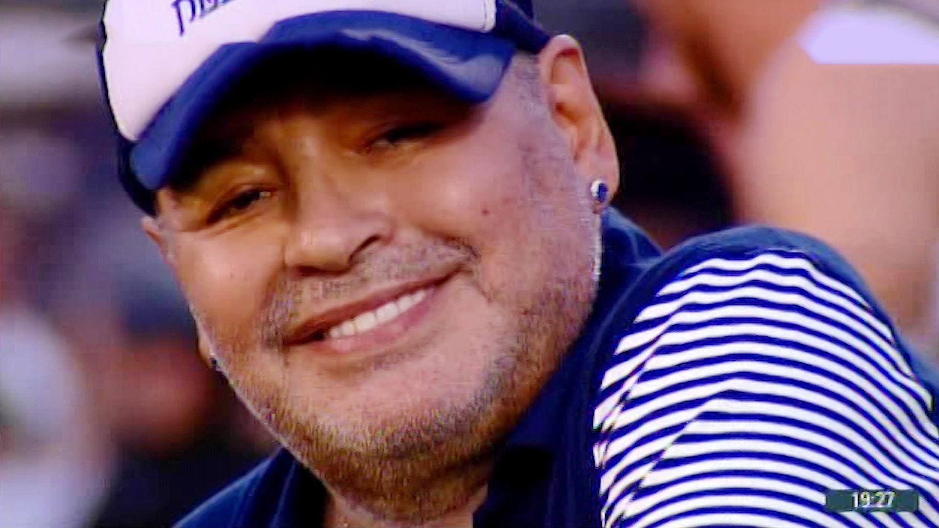 Maradona y un emotivo saludo de Pascuas con el especial regalo de Central Coacuterdoba
