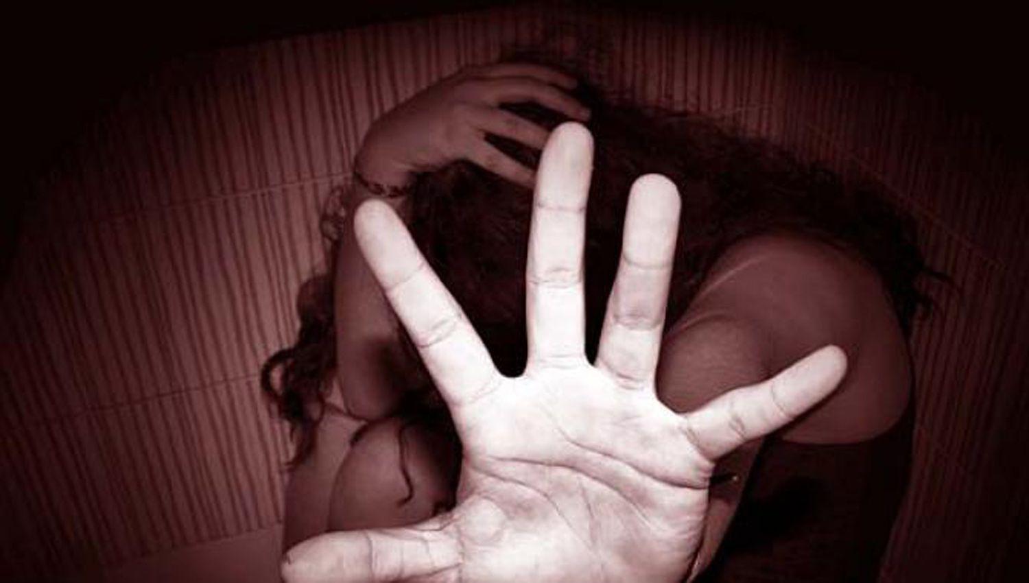 Golpeoacute con un florero a su pareja porque no le dio dinero y terminoacute detenido