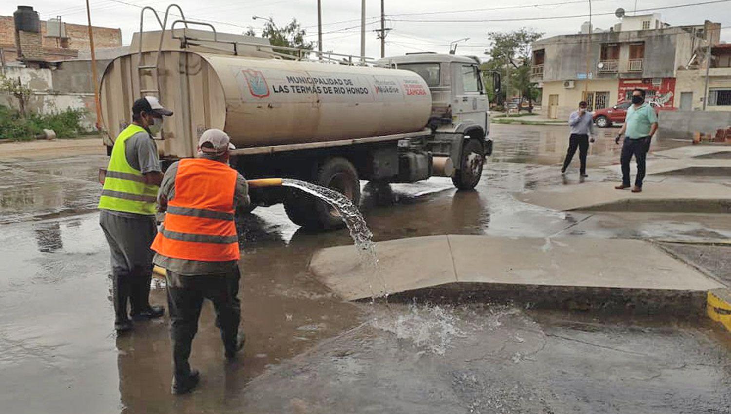 Personal municipal realiza trabajos de desinfección para evitar la llegada del Covid-19 a la ciudad