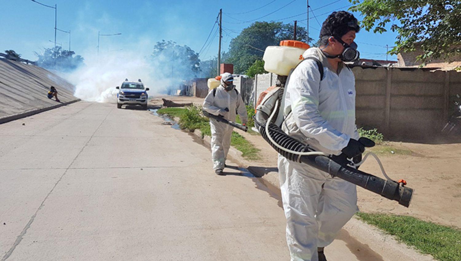 Contin�an los trabajos de fumigación para combatir al dengue