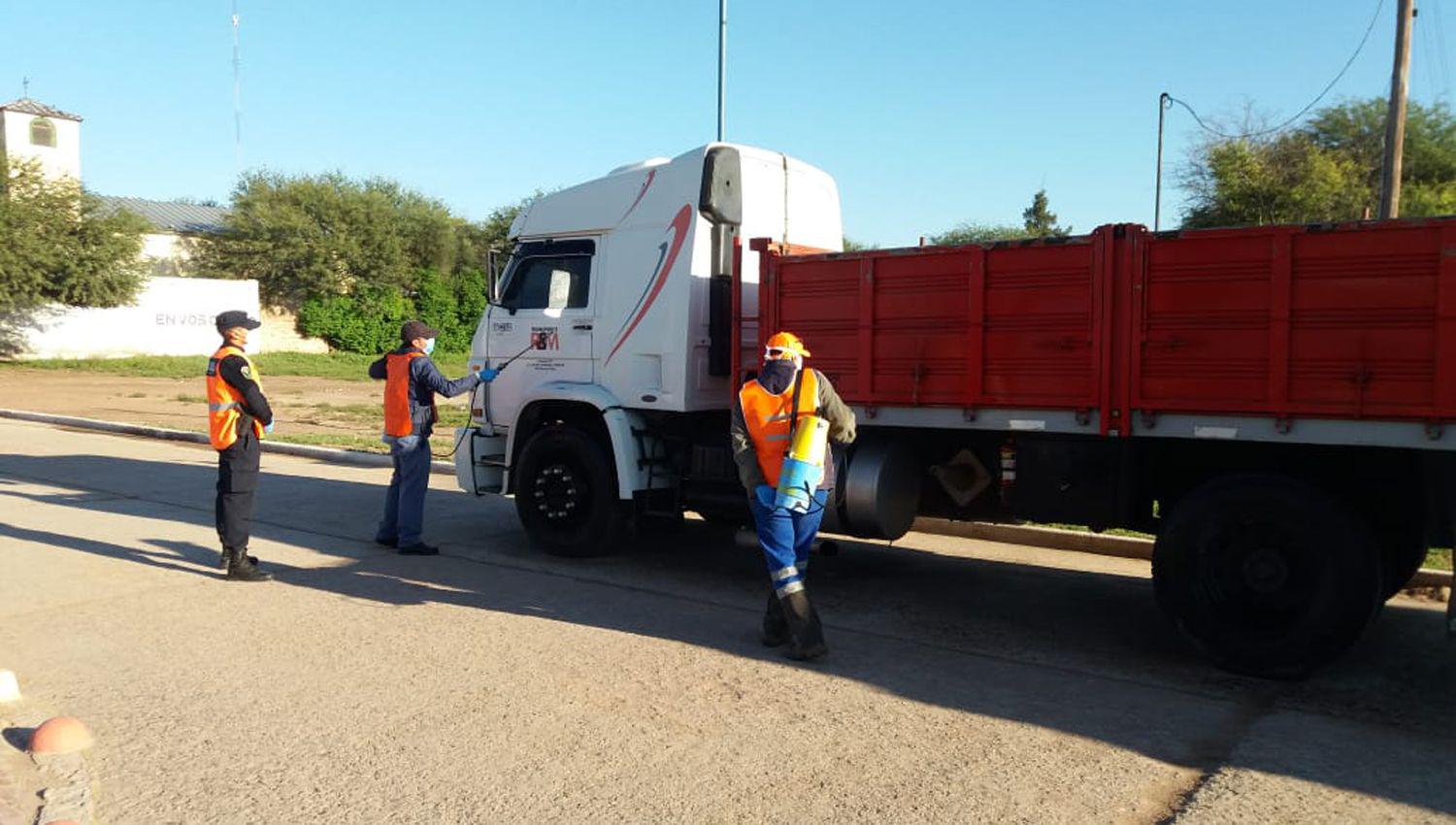 Realizan fumigaciones a vehiacuteculos y lugares puacuteblicos en contra al dengue