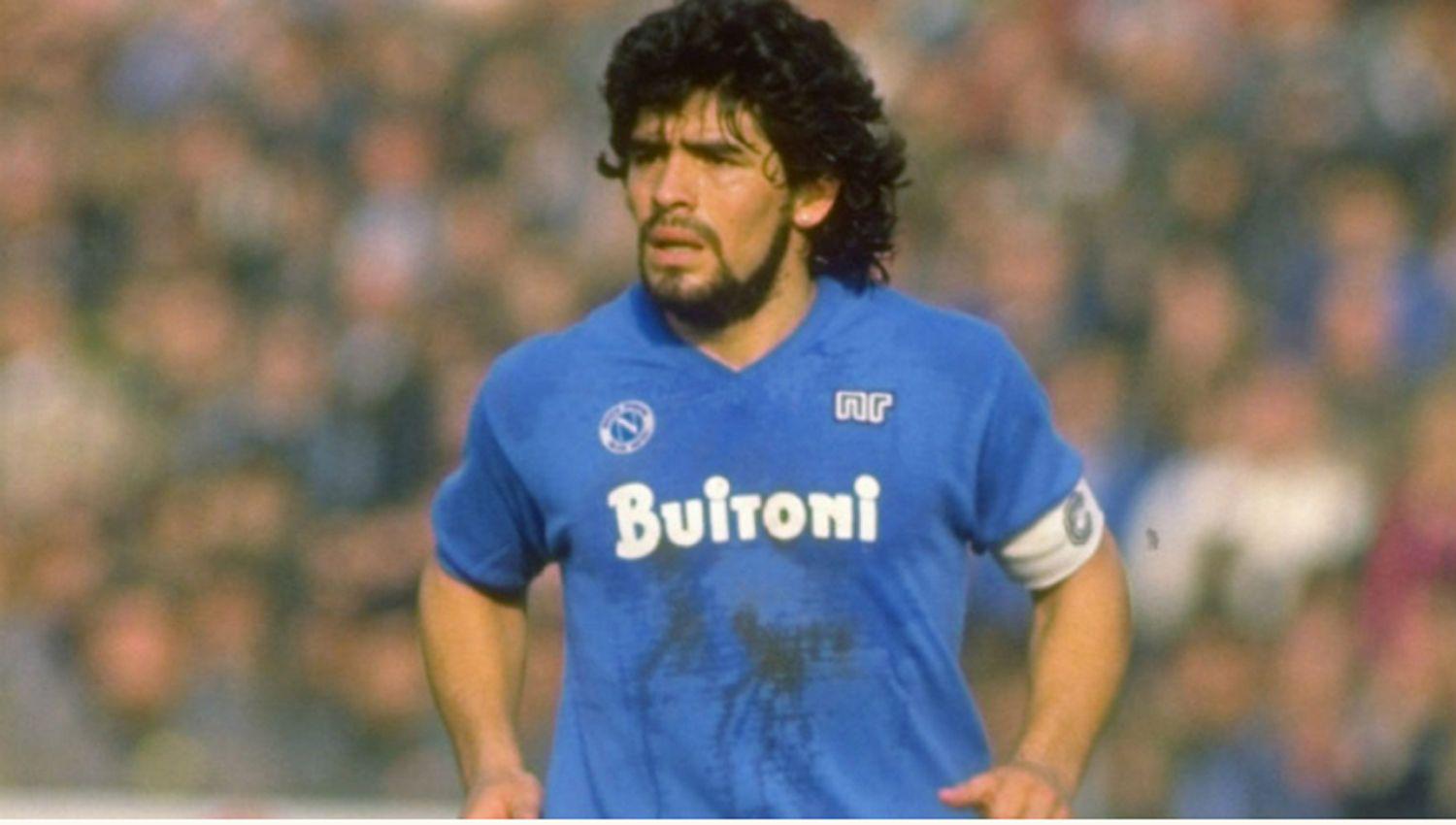 Subastan camiseta de Maradona del Napoli para lucha contra coronavirus