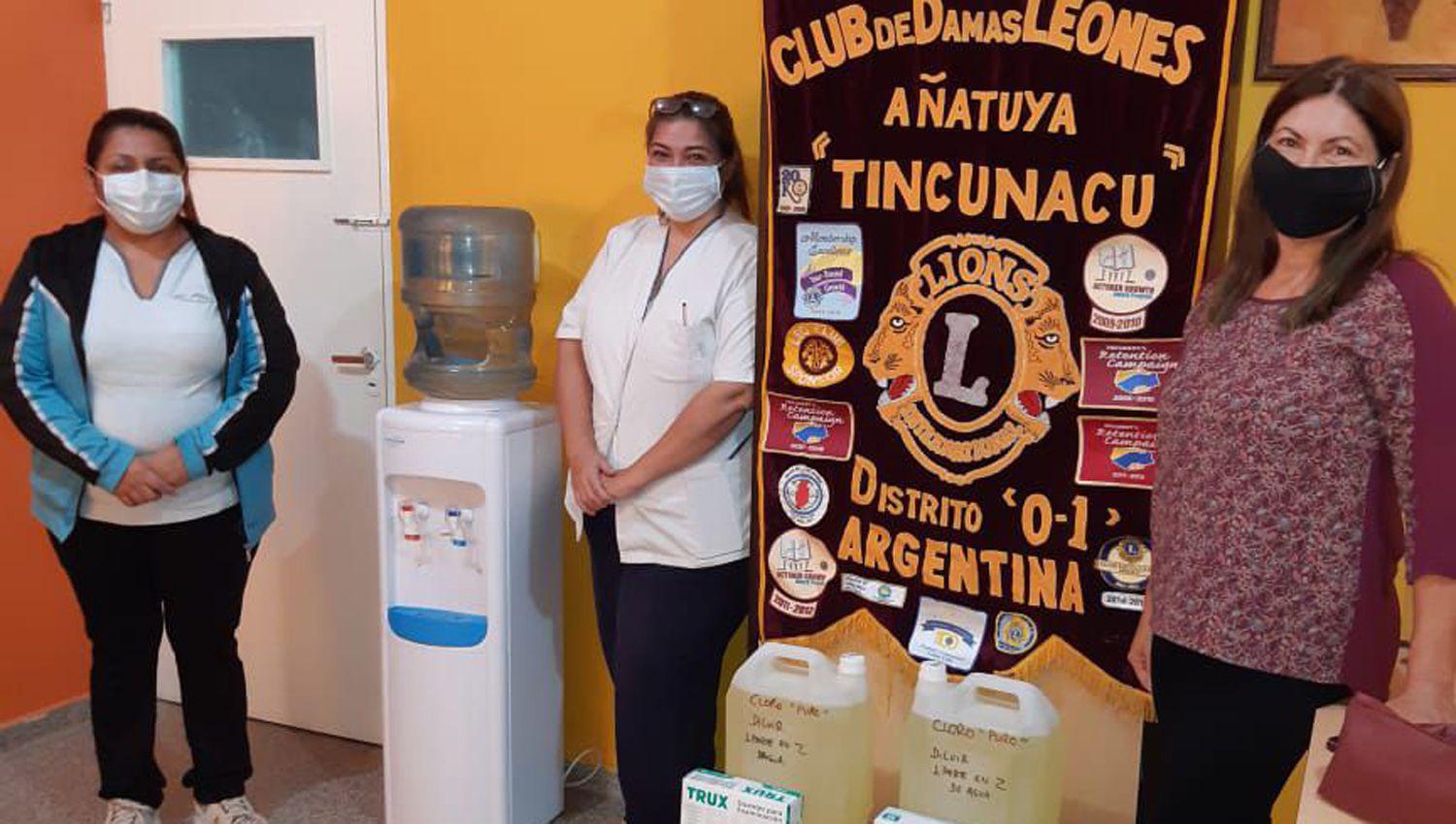 El Hospital Zonal de Antildeatuya recibioacute donaciones varias del Club de Damas Leones