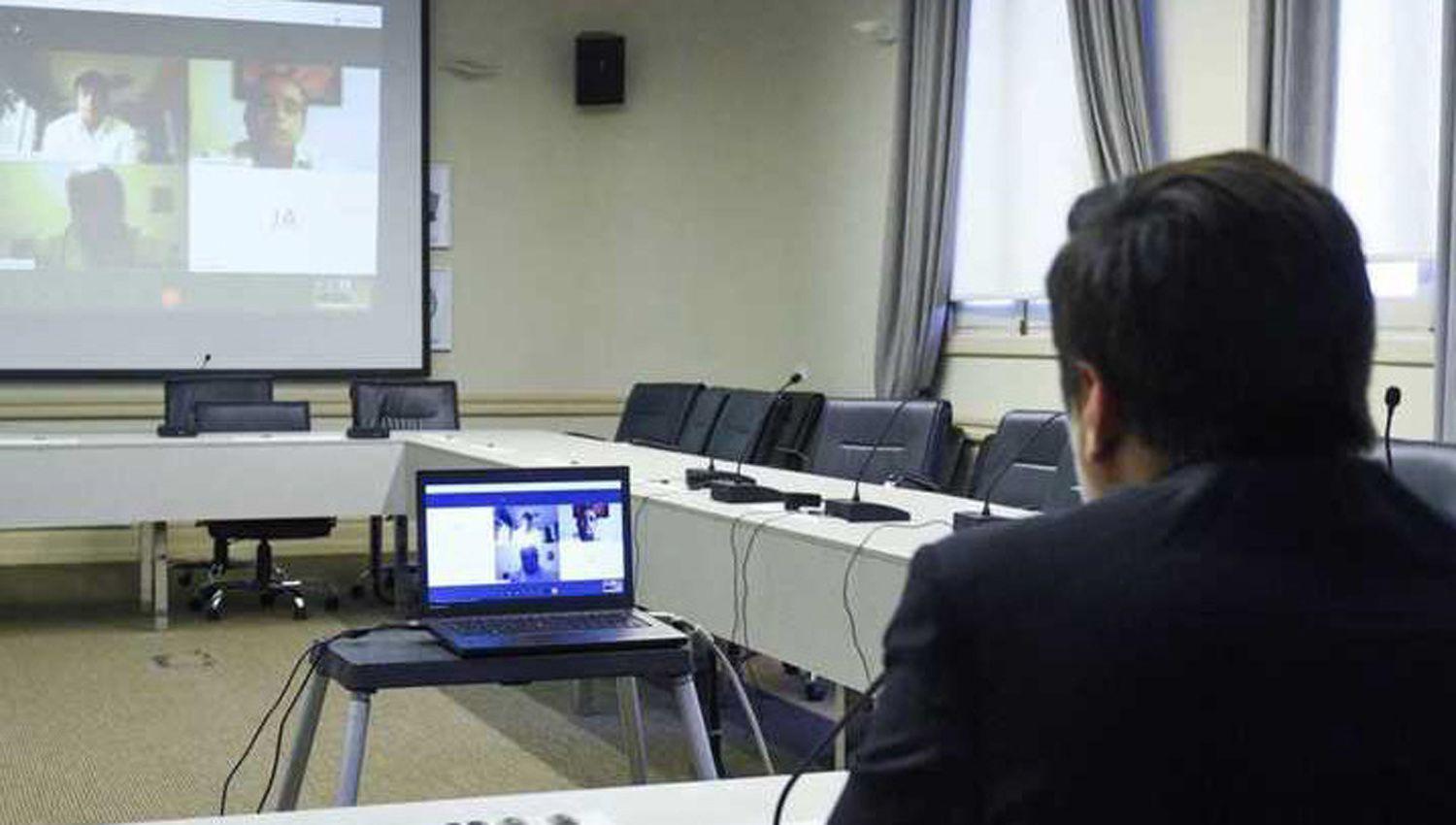 Ministros de Educacioacuten de todo el paiacutes analizaron por videoconferencia la continuidad del calendario escolar