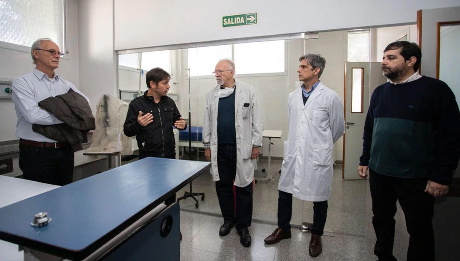 El gobernador Kicillof estuvo en un hospital donde 15 meacutedicos contrajeron coronavirus