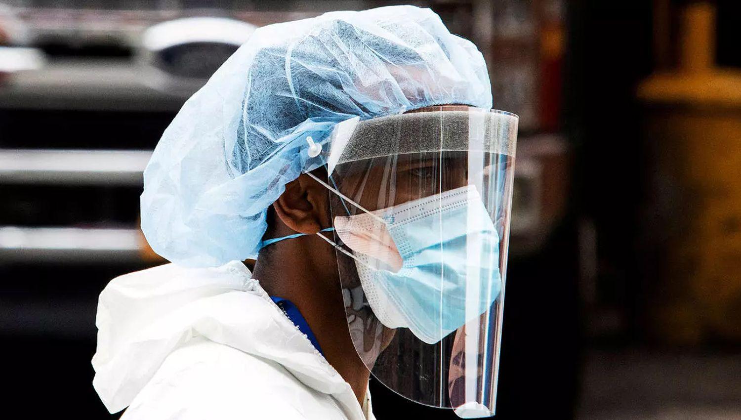 Crecen los contagios por coronavirus en el mundo mientras se debate el tiempo de cuarentena