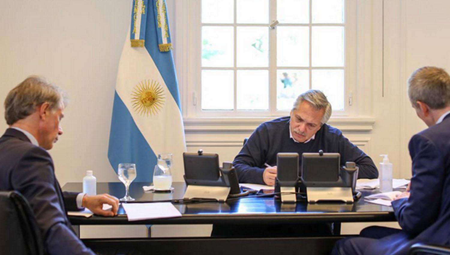 Comunicacioacuten del presidente argentino con su par franceacutes