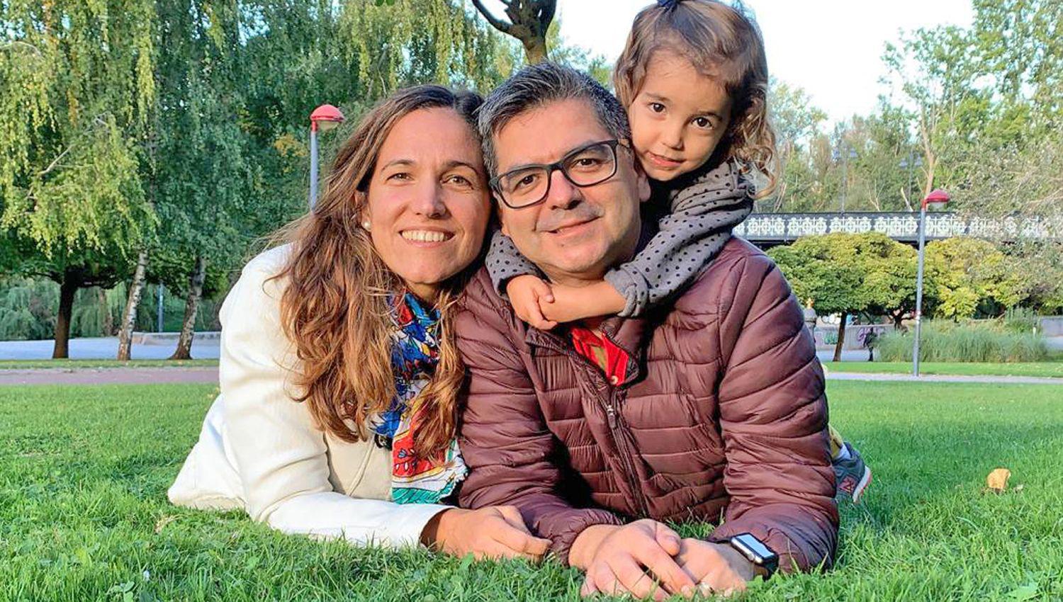 Rubén vive en España desde 2006 junto a su esposa María Laura y su hija Paula Trabaja en la Clínica Nuestra Señora de los Remedios