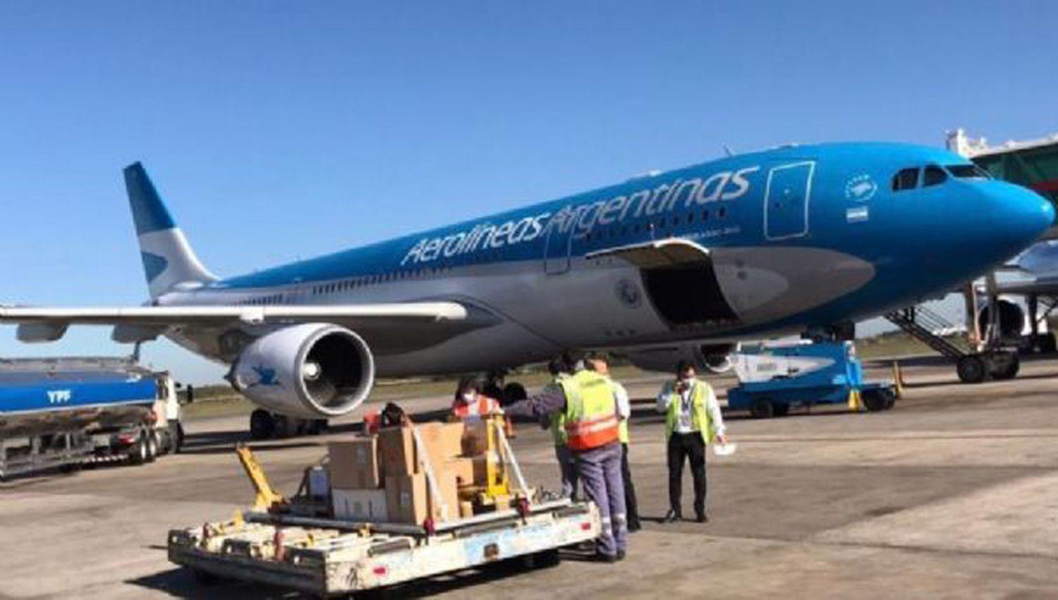 Partioacute el tercer vuelo de Aeroliacuteneas Argentinas con destino a China para traer insumos meacutedicos
