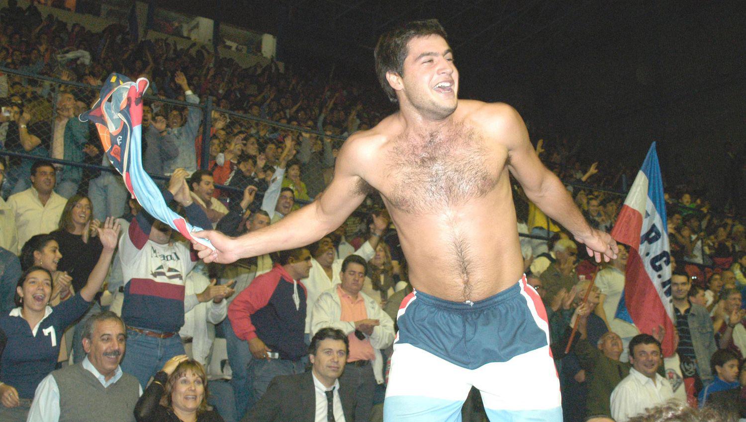 Hoy- Juan Angel Loacutepez el sentildeor de los ascensos