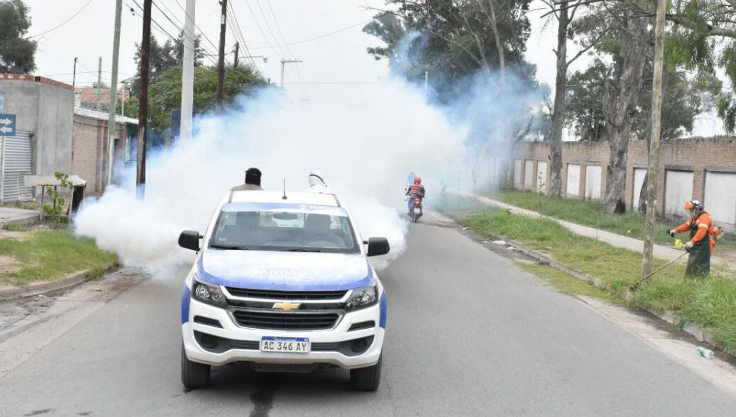 La comuna capitalina continuacutea con las fumigaciones en distintos barrios