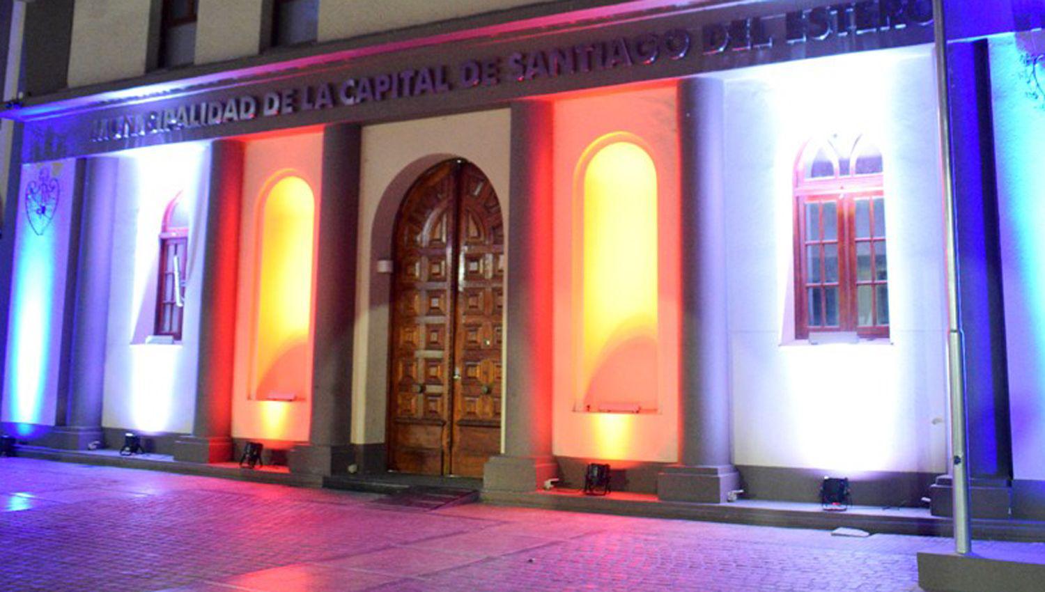 La Municipalidad se iluminoacute con los colores de la bandera provincial