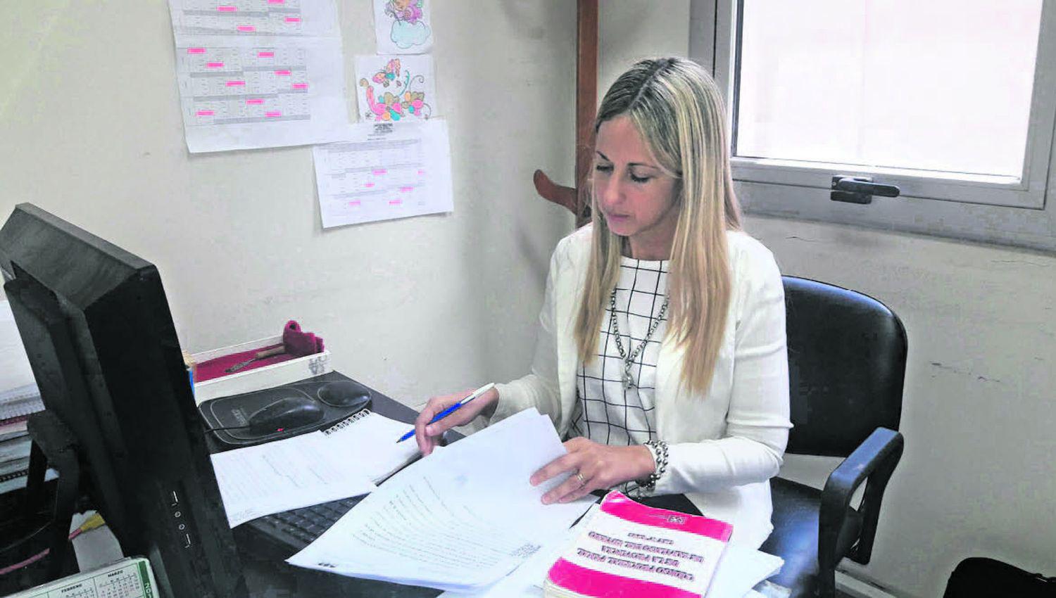 INSTRUCCIÓN La Dra María Alicia Falcione enterada de la denuncia ordenó que la policía busque al atacante y que la menor sea asistida por profesionales 
