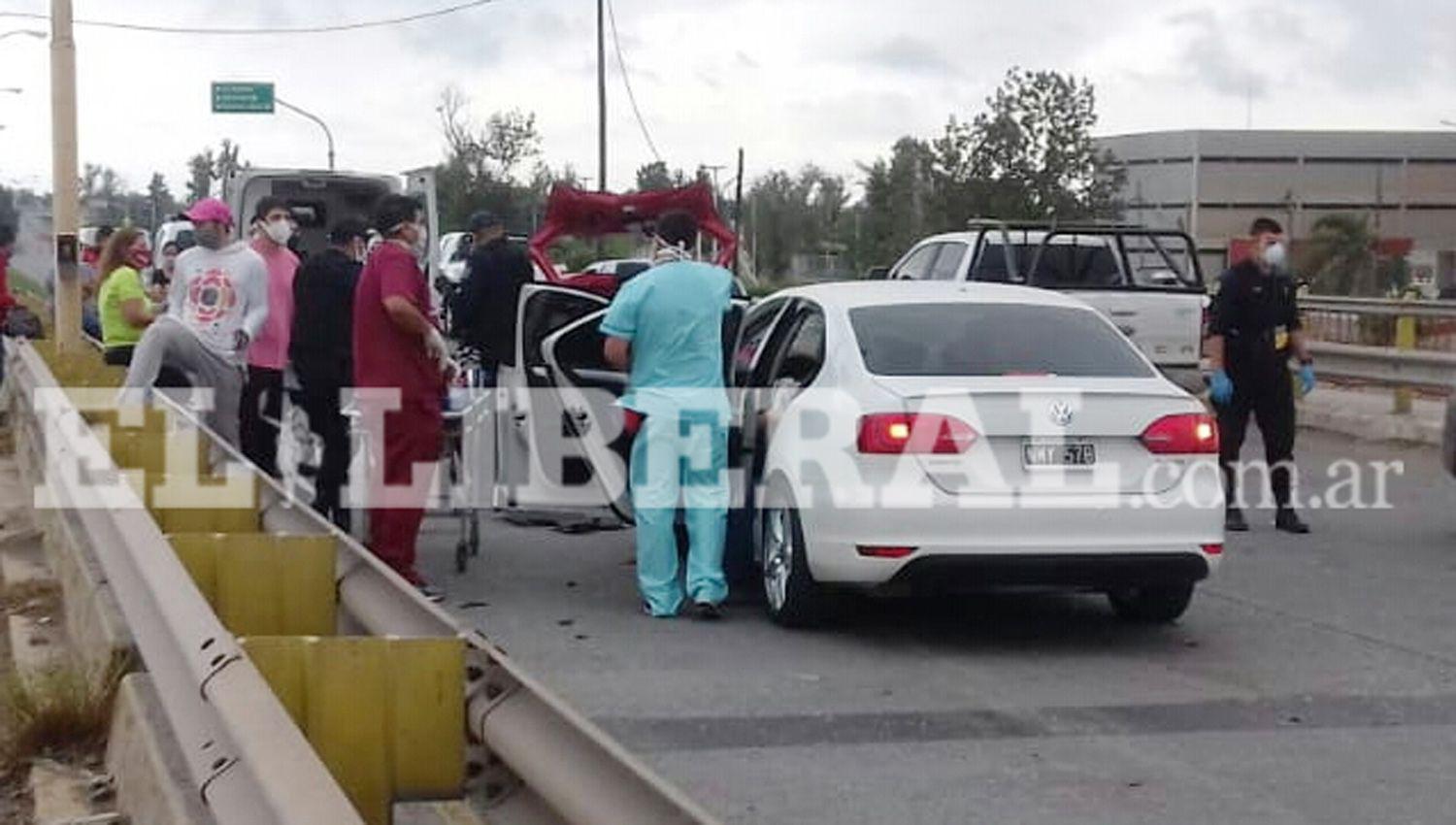 Violenta colisioacuten entre dos autos en la Autopista Santiago- La Banda