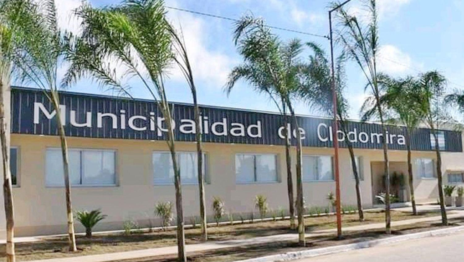 ÚNICO La Municipalidad de Clodomira colocar una ofrenda floral en memoria de los fundadores del pueblo