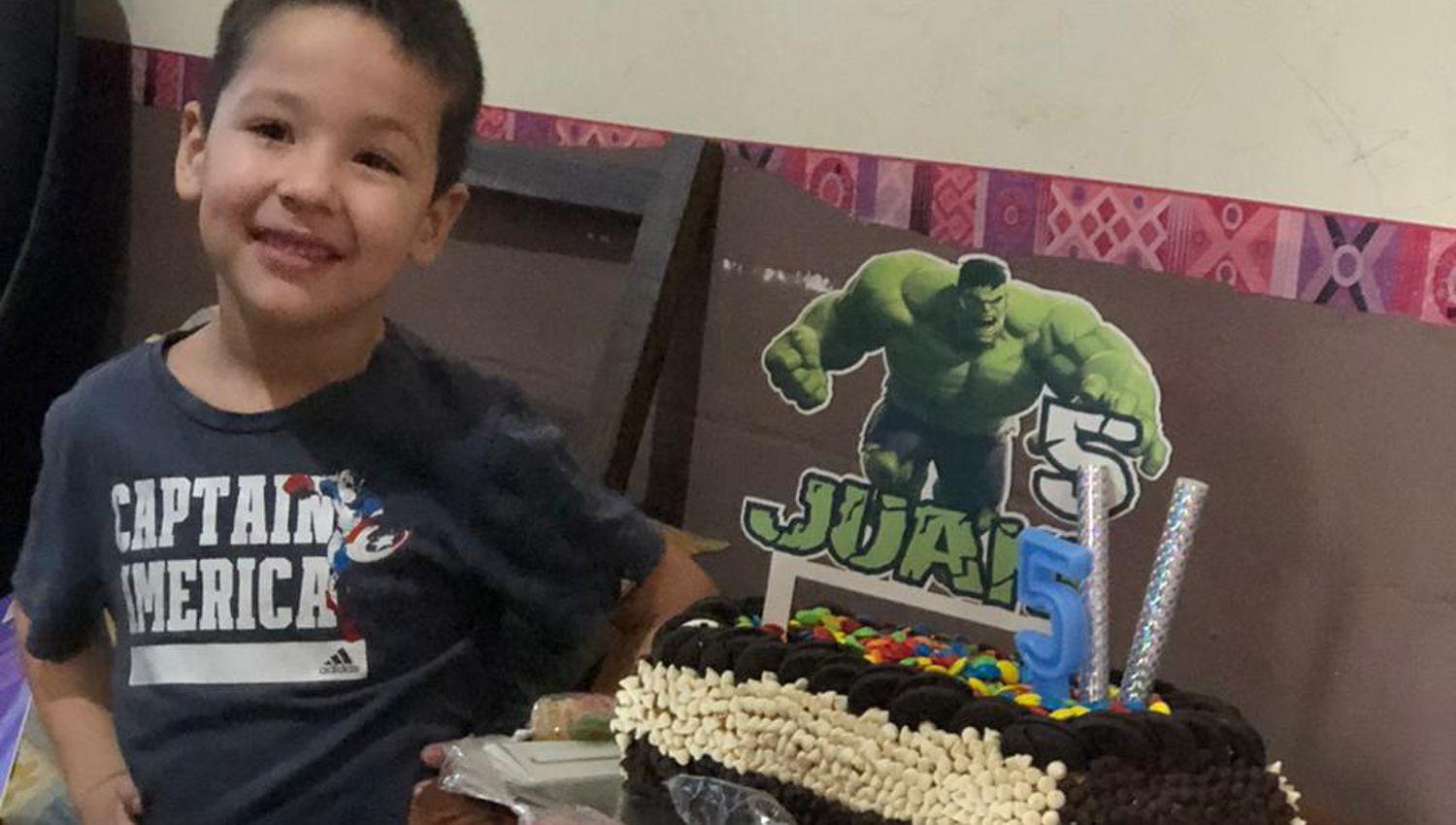 VIDEO  El emocionante gesto de los vecinos de ldquoJuanirdquo en el diacutea de su cumpleantildeos