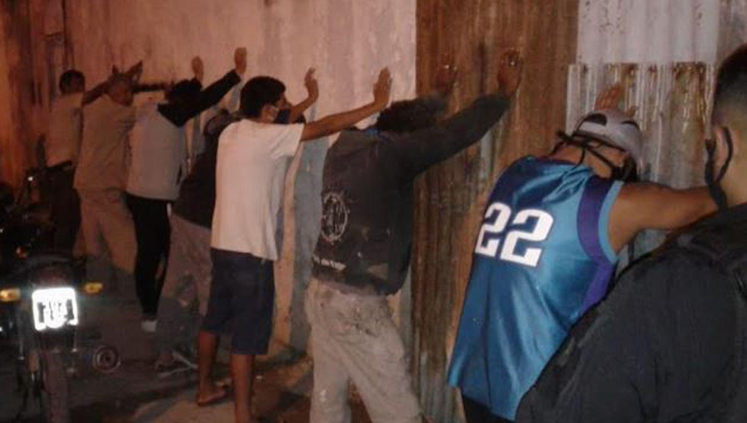 Sorprenden en un taller mecaacutenico a ocho personas alcoholizadas