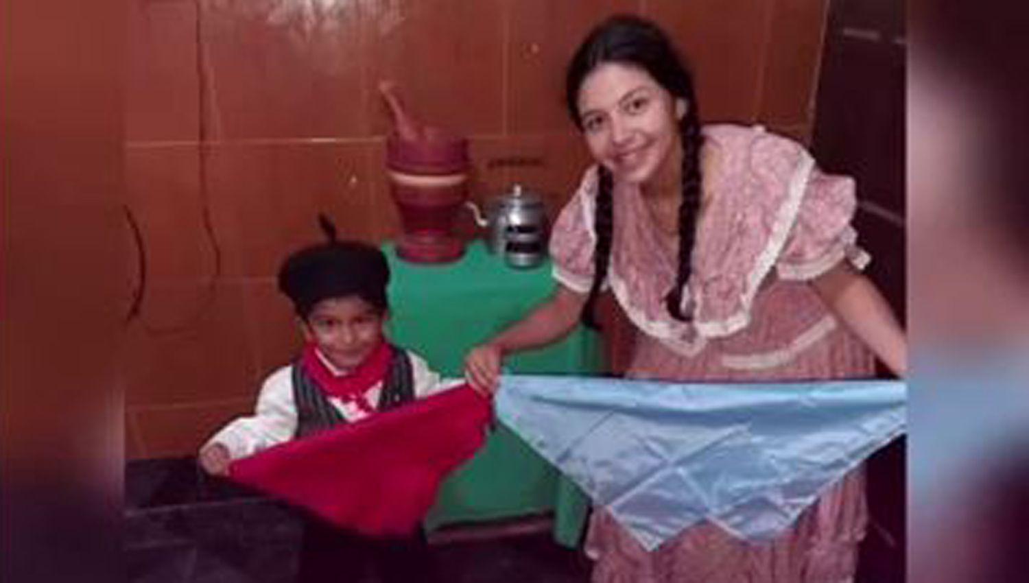 VIDEO  Los nintildeos del colegio Madre Mercedes Guerra participaron de un acto virtual