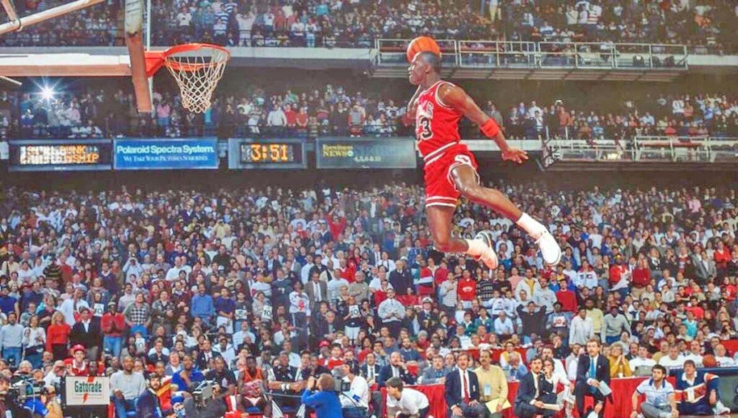 TRASCENDENTE Michael Jordan cambió a la NBA Deslumbró en la cancha e hizo a�n m�s grandes a sus compañeros La expresión m�xima del b�squet 
