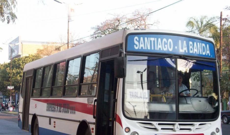 Desde mantildeana en Santiago circularaacute el transporte interurbano