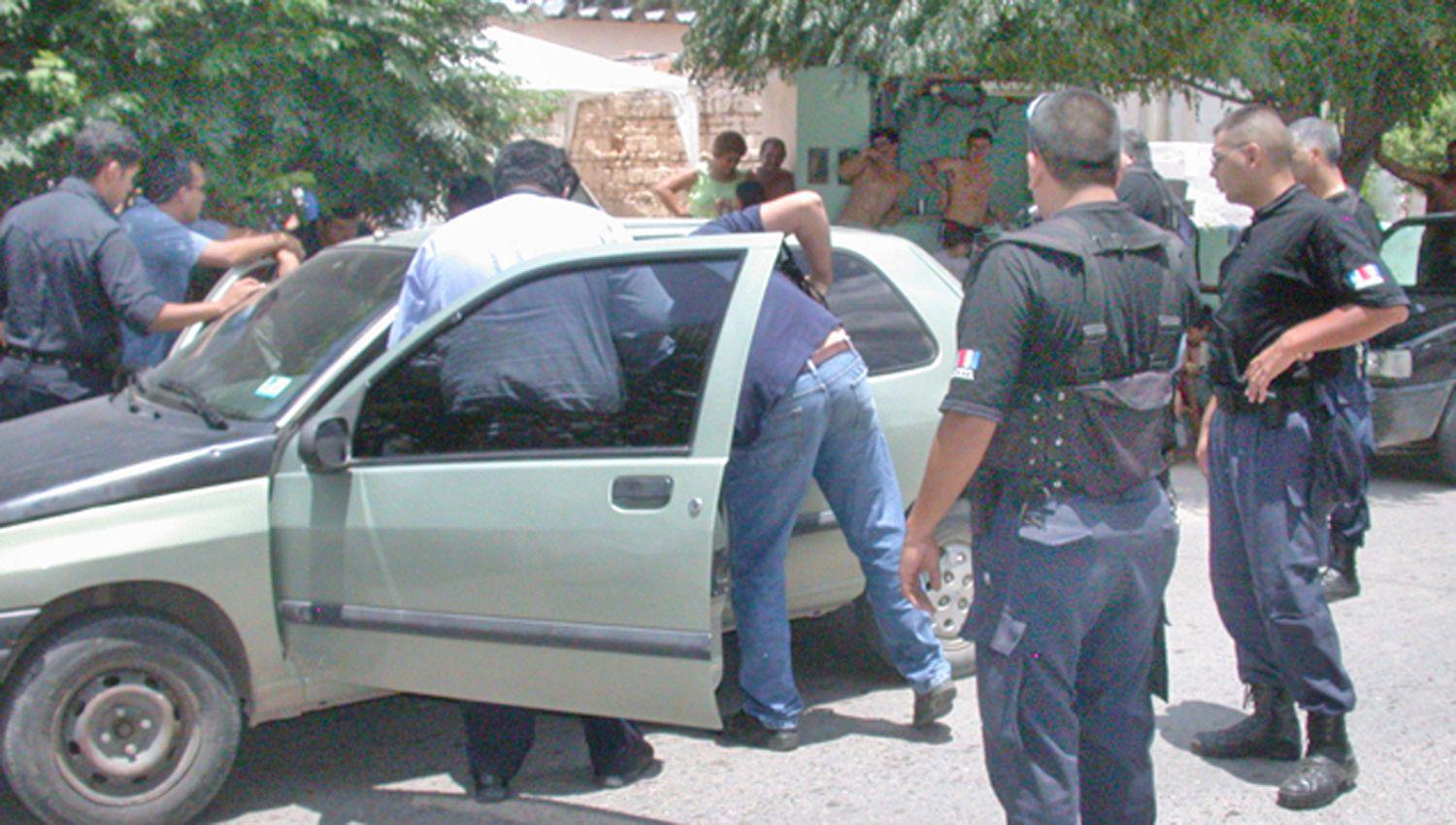 Espectacular persecucioacuten de auto con cuatro ocupantes que efectuaron disparos