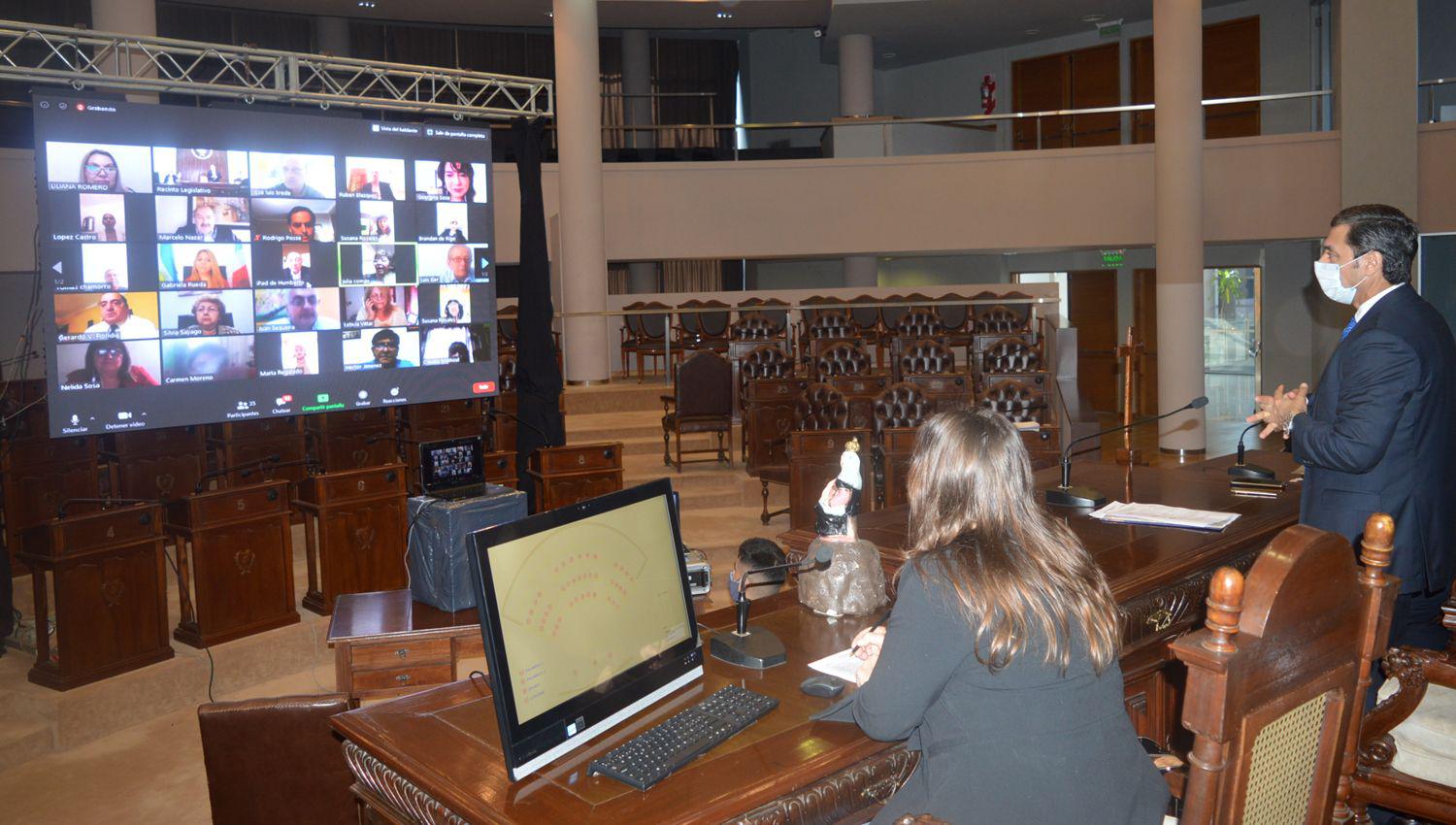 La Legislatura provincial realizoacute la primera sesioacuten virtual de su historia
