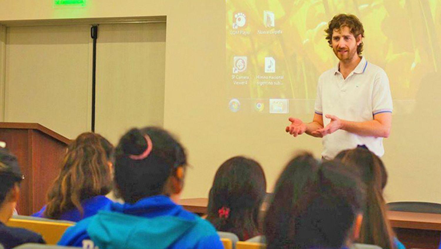 Docente local entre los 64 cientiacuteficos que investigaraacuten  el Sars-CoV2