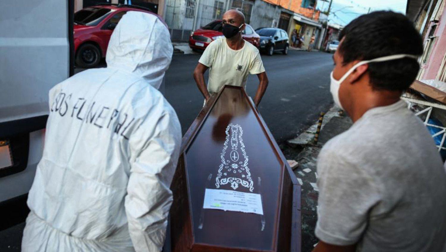 Brasil volvioacute a batir el triste reacutecord de muertes diarias