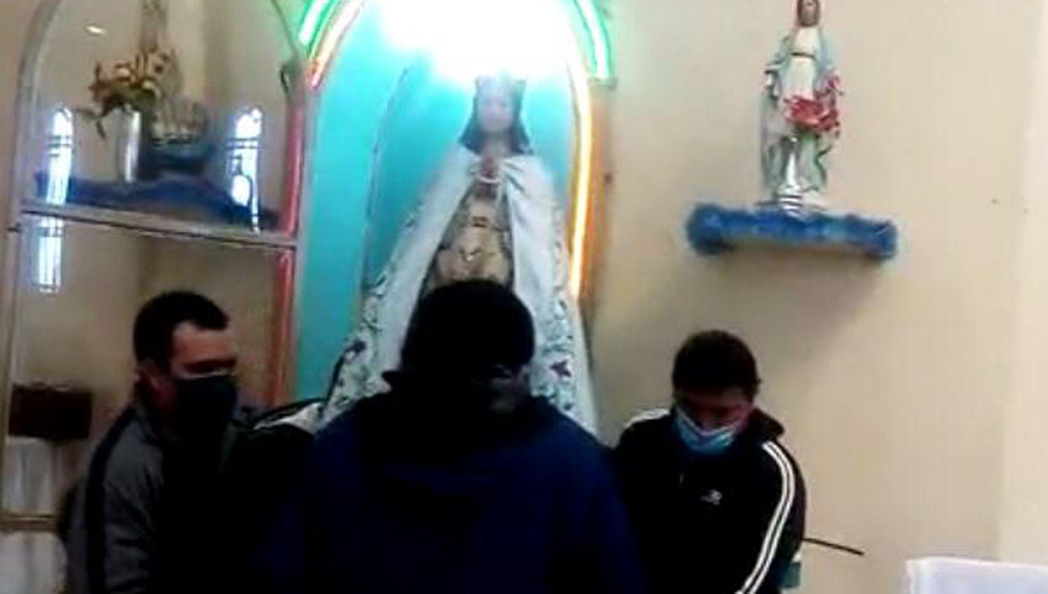 Se realizoacute la bajada de la Virgen del Valle desde el altar principal para bendecir a su pueblo
