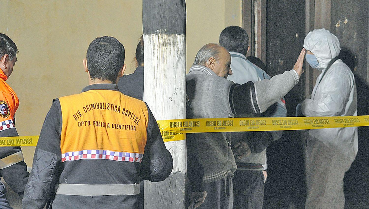 CUERPO QUE HABLA Los expertos de diferentes jurisdicciones trabajaron en Pinto Ahora entrecruzan información genética y analizan la sangre en casa de Cejas