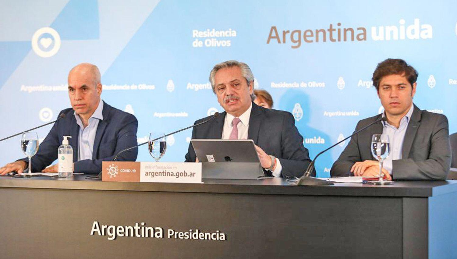 AUTORIDADES Fern�ndez estuvo flanqueado por Horacio Rodríguez Larreta (Caba) y Axel Kicillof (Bs As)
