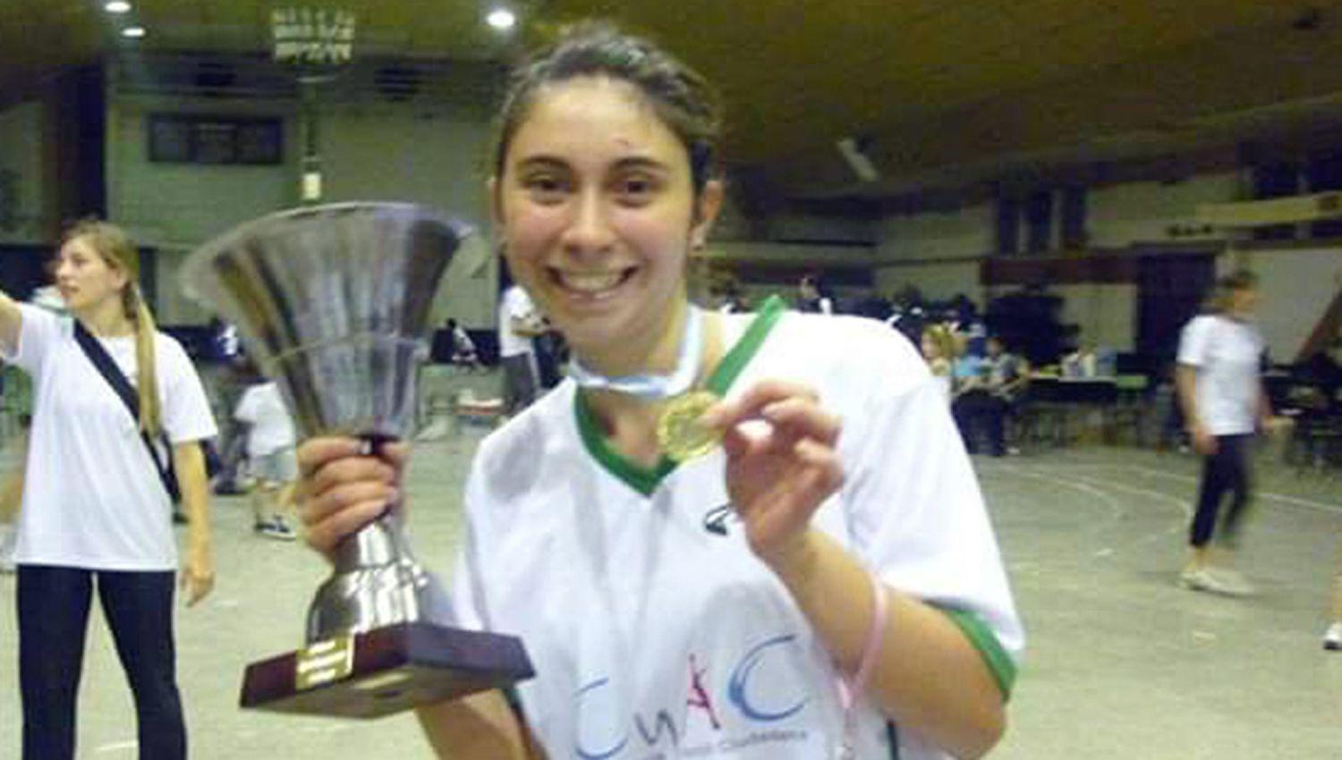 ORGULLO María Luj�n Barrionuevo presenta una gran trayectoria en el cestobol que la llevó incluso a la Selección
